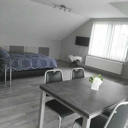 וורנה Guesthouse Sisa מראה חיצוני תמונה