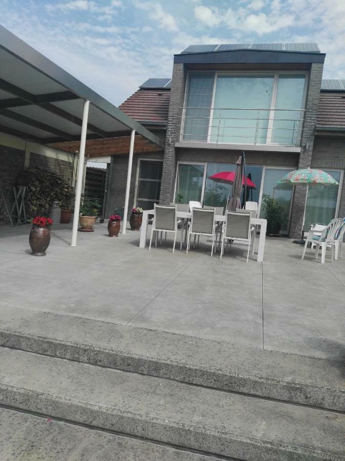 וורנה Guesthouse Sisa מראה חיצוני תמונה
