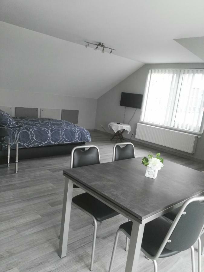 וורנה Guesthouse Sisa מראה חיצוני תמונה